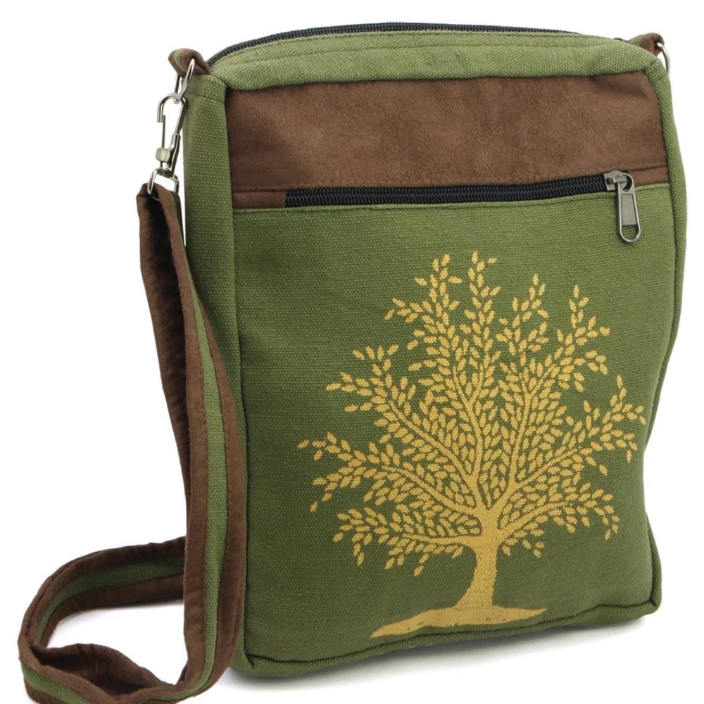 Yak & Yeti. Tree of Life Bag. Green. NWT